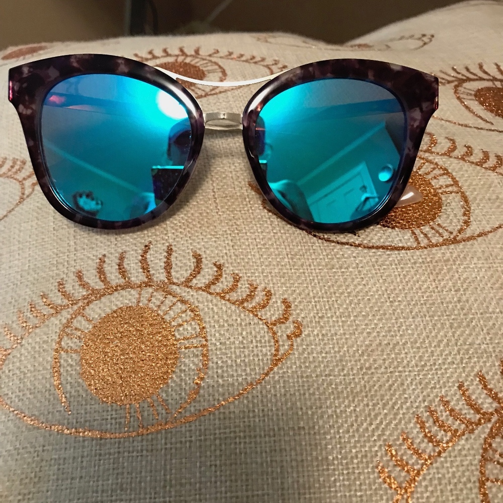 Awesome Guess Sunglasses